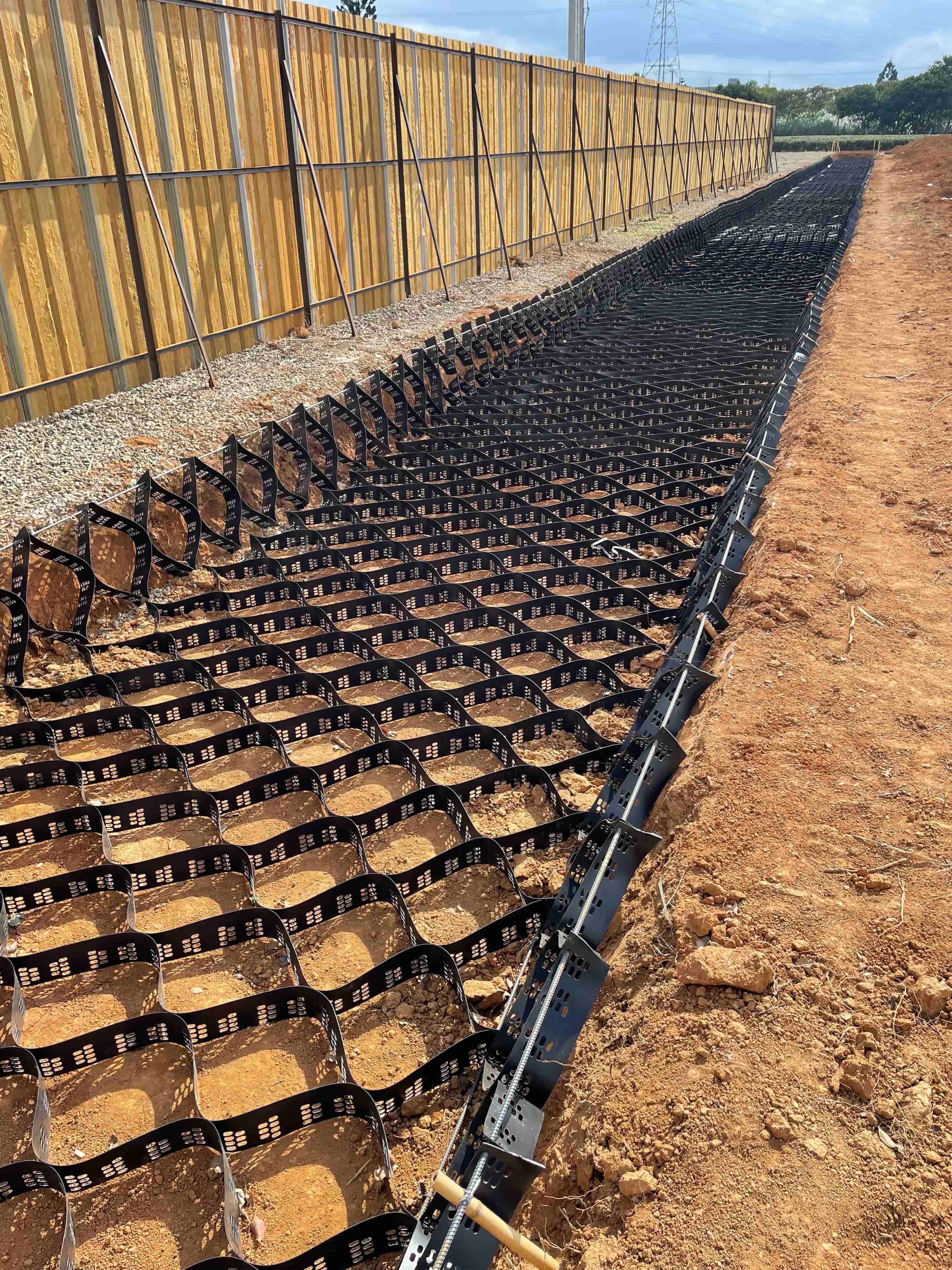 龍潭區 私人滯洪沉砂池蜂巢格網護坡改善